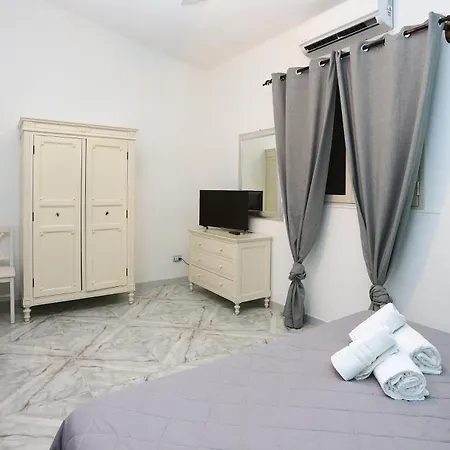 Alojamento de Acomodação e Pequeno-almoço Cala Dell'arena 4*