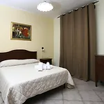 לינה וארוחת בוקר Cala Dell'arena מקארי
