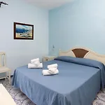 לינה וארוחת בוקר Cala Dell'arena מקארי
