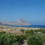 Cala Dell'arena לינה וארוחת בוקר 4*