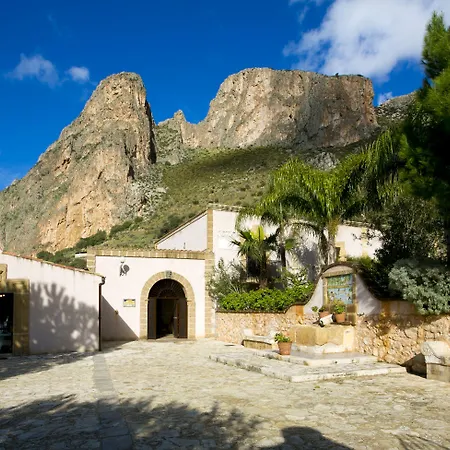 Cala Dell'arena Nocleg ze śniadaniem